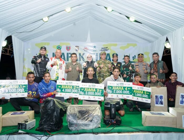Peserta Napak Tilas Perjuangan Garongkong–Paccekke 2025 berkumpul di Monumen Nasional Perjuangan Kemerdekaan RI Paccekke pada malam keakraban bersama Pemkab Barru.