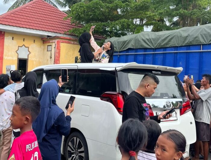 Ratusan Penggemar Padati SPBU Takkalasi Sambut Syaqirah DA7