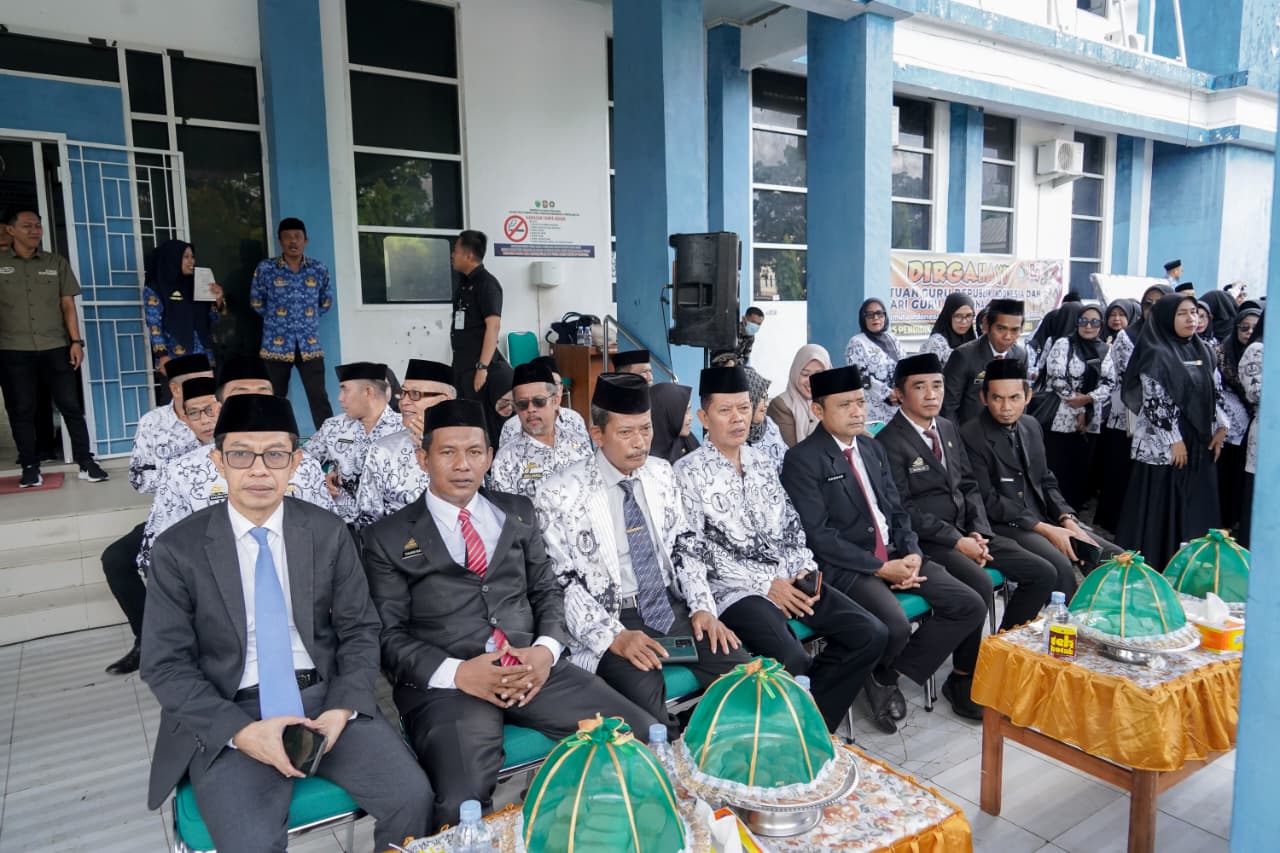 Ribuan Guru Barru Ikuti Upacara HGN dan HUT PGRI