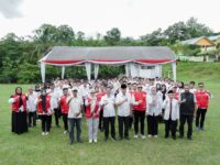 Ketua PMI Barru Ir. Muhammad Yulianto Badwi melantik pengurus kecamatan PMI di Monumen Paccekke, didampingi Bupati dan Wakil Bupati Barru