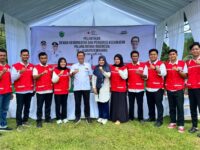 Camat Balusu Andi Maya Novitasari menghadiri pelantikan pengurus PMI Kecamatan Balusu 2025-2030 di Monumen Paccekke, Barru