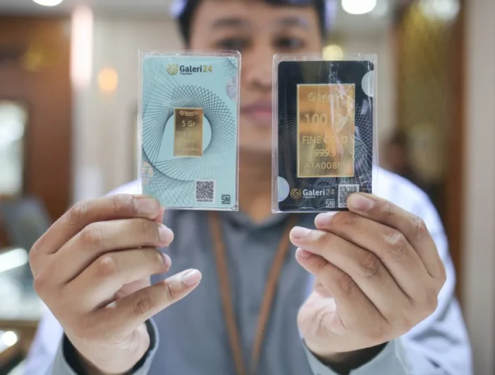 menunjukkan emas logam mulia UBS dan Galeri24 terbaru