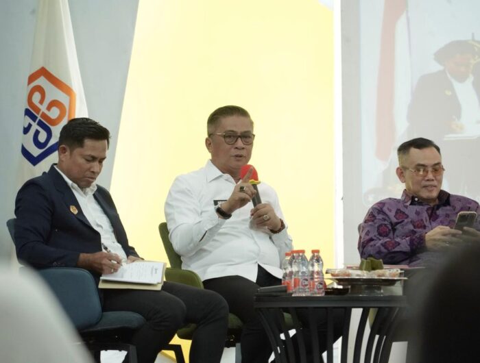 Wakil Bupati Barru Abustan A. Bintang menjadi narasumber bedah buku di Politeknik STIA LAN Makassar.