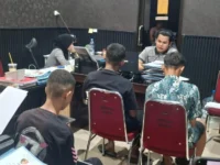 Polisi mengamankan tiga remaja pelaku pencurian laptop di SD 59 Pangkajene.