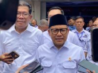 Menko Pemberdayaan Masyarakat Muhaimin Iskandar menyampaikan program penyerapan lulusan SMK saat kunjungan ke SMKN 5 Makassar.