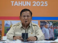 Presiden Prabowo Subianto memimpin rapat terbatas penanganan bencana di Aceh.