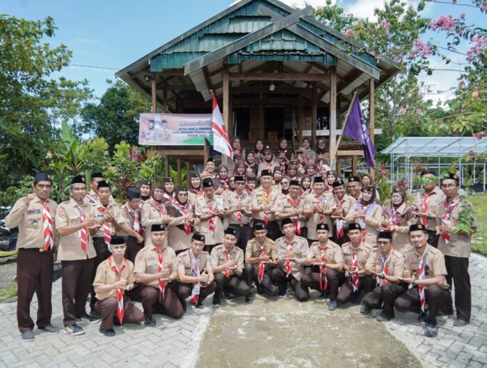 Wakil Bupati Barru Abustan bersama Pengurus Saka Adhyasta Pemilu di Bukit Bahagia, Jeppe’e.