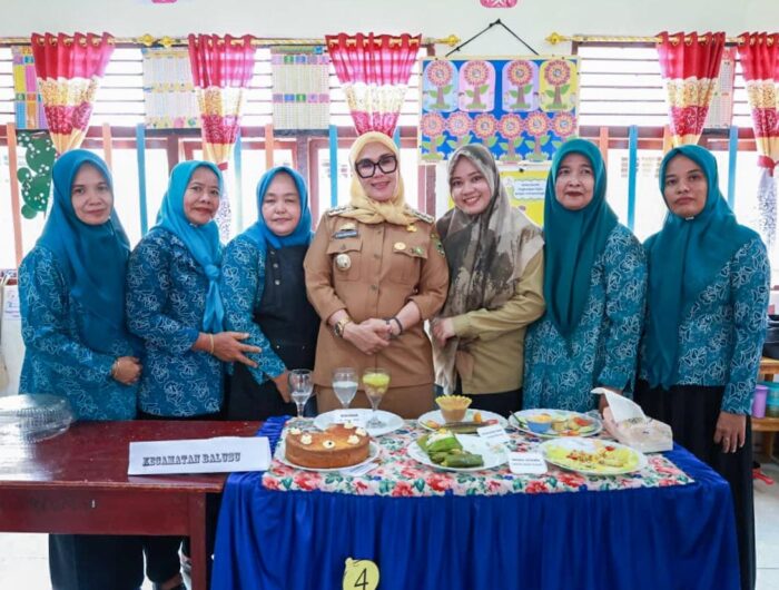 Bupati Barru Andi Ina Hadiri Festival Maroaki di SDN 131 Manuba.