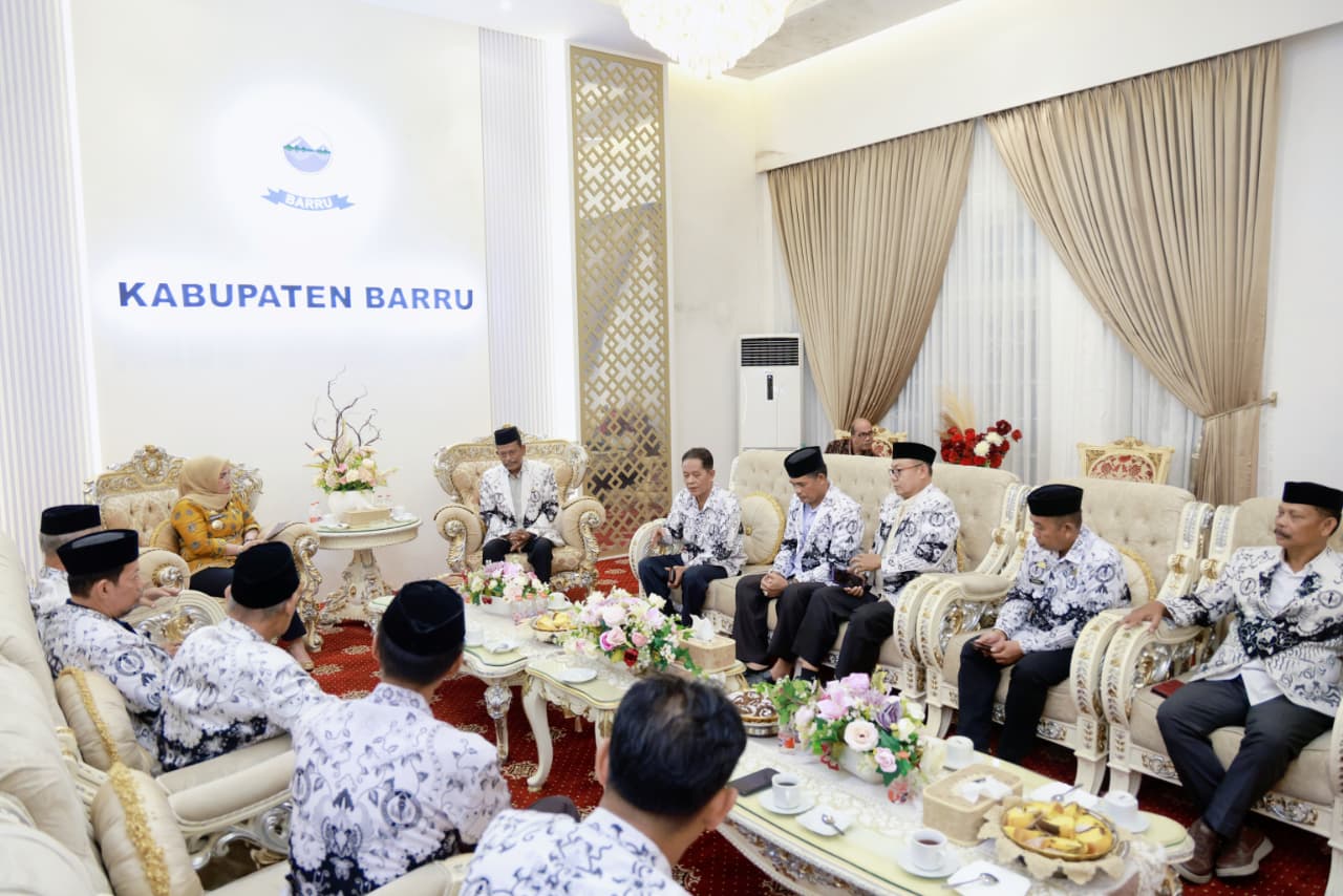 Bupati Barru menerima audiensi pengurus PGRI Kabupaten Barru