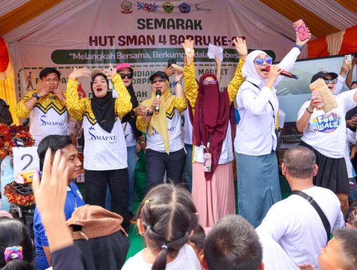 Bupati Barru menghadiri jalan santai HUT ke-27 SMAN 4 Barru