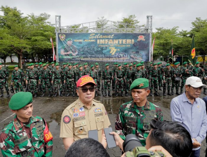 Wakil Bupati Barru Abustan A. Bintang menghadiri upacara pelepasan Pleton Beranting Yudha Wastu Pramuka Jaya 2025 di Alun-alun Collie Pujie Barru
