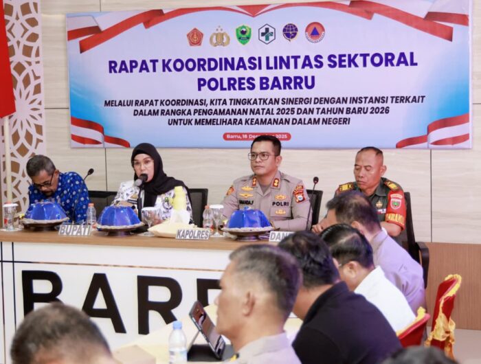 Rapat koordinasi Pemkab dan Polres Barru bahas pengamanan Natal 2025 dan Tahun Baru 2026