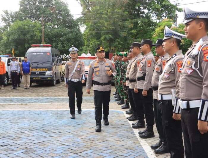 Apel Gelar Pasukan Operasi Lilin 2025 Polres Barru dalam rangka pengamanan Natal dan Tahun Baru.