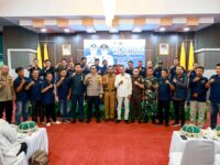 Kapolres Barru AKBP Ananda Fauzi Harahap menghadiri pelantikan Ketua dan Pengurus PWI Kabupaten Barru periode 2025–2028 di Baruga Singkerru Adae