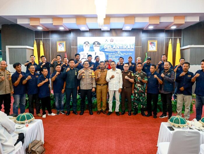 Kapolres Barru AKBP Ananda Fauzi Harahap menghadiri pelantikan Ketua dan Pengurus PWI Kabupaten Barru periode 2025–2028 di Baruga Singkerru Adae