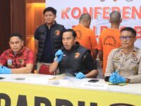 Press Rilis penanganan kasus penganiayaan oleh Satreskrim Polres Barru, Sulawesi Selatan.
