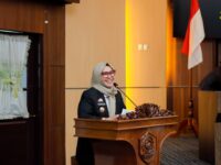 Bupati Barru Andi Ina Kartika Sari menyampaikan sambutan pada Rapat Paripurna DPRD Kabupaten Barru terkait capaian pembangunan dan tantangan fiskal tahun 2025