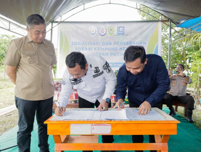 Wakil Bupati Barru menghadiri sosialisasi dan penyerahan lokasi Kampung Nelayan Merah Putih di Kelurahan Tanete, Kabupaten Barru