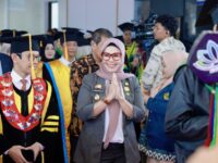 Bupati Barru Andi Ina Kartika Sari menghadiri Wisuda ITBA Al Gazali Barru Angkatan XXVIII di Baruga Pettu Adae