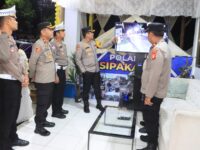 Kapolres Barru AKBP Ananda Fauzi Harahap meninjau Pos Pengamanan Operasi Lilin 2025