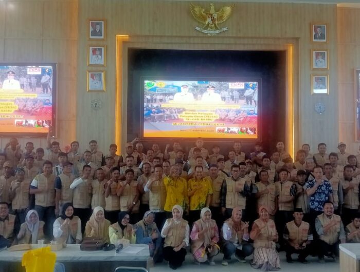 Foto pelaksanaan Bimtek PELSA di Baruga Pettu Adae MPP Barru dengan peserta dan pejabat daerah hadir dalam kegiatan