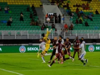 Pemain PSM Makassar beraksi di Stadion Gelora BJ Habibie saat laga kandang