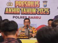 Kapolres Barru menyampaikan Rilis Akhir Tahun 2025 kepada awak media
