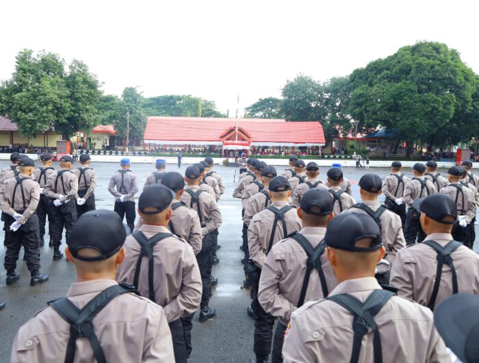 Kapolda Sulsel Irjen Pol Djuhandhani Rahardjo Puro memimpin upacara pembukaan Pendidikan Pembentukan Bintara Polri Gelombang I Tahun Anggaran 2026 di Lapangan SPN Polda Sulsel, Makassar