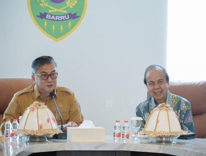 Wakil Bupati Barru Abustan A. Bintang membuka sosialisasi Program Pengembangan SDM bersama BREXA Raya Indonesia di Menara MPP Barru.