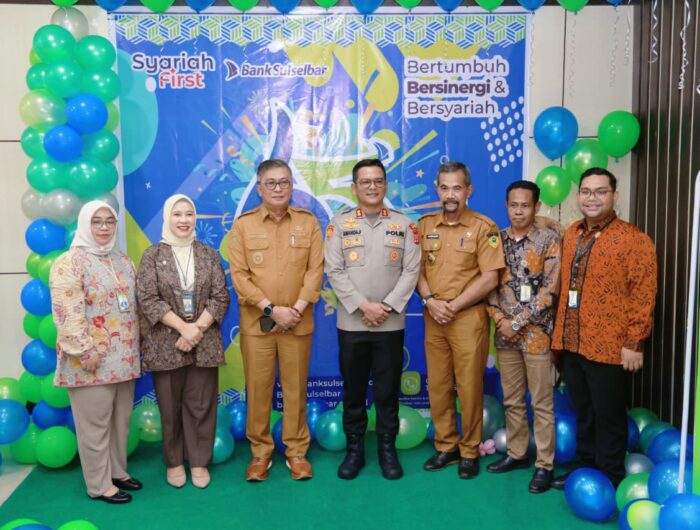 Wakil Bupati Barru Abustan menghadiri peringatan HUT ke-65 Bank Sulselbar di Kantor Cabang Barru