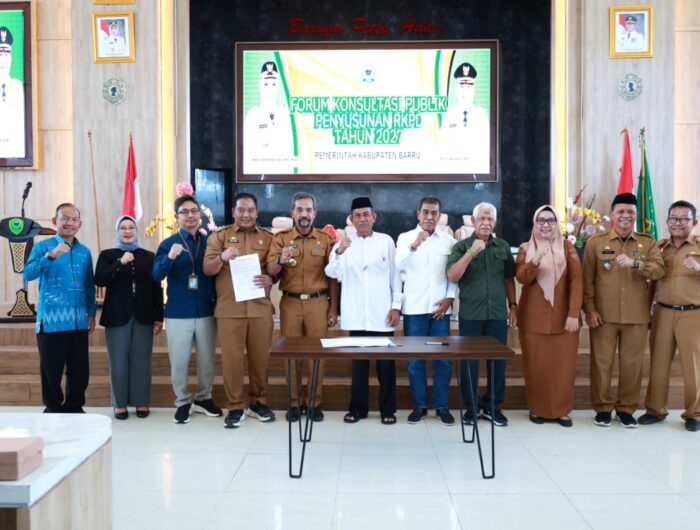 Penjabat Sekda Barru membuka Forum Konsultasi Publik Penyusunan RKPD Kabupaten Barru Tahun 2027 di Menara MPP Barru