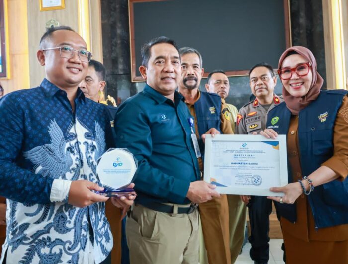 Bupati Andi Ina Kartika Sari meresmikan Call Center 112 di Mal Pelayanan Publik Barru