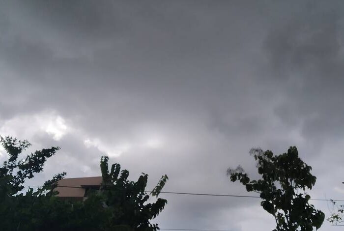 Ilustrasi langit mendung dan hujan di wilayah Sulawesi Selatan saat prakiraan cuaca 17 Februari 2026.