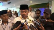 Wakil Wali Kota Jayapura Rustan Saru menjelaskan penonaktifan PBI-JK Kota Jayapura kepada wartawan di Jayapura