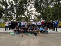 Petugas dan warga binaan Rutan Barru melakukan kerja bakti membersihkan area Pasar Mattirowalie menjelang Ramadhan 1447 H di Barru.