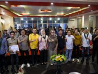 Bupati Barru Andi Ina Kartika Sari menjadi narasumber Diskusi Publik HMI Cabang Makassar membahas mekanisme pemilu dan demokrasi Indonesia.