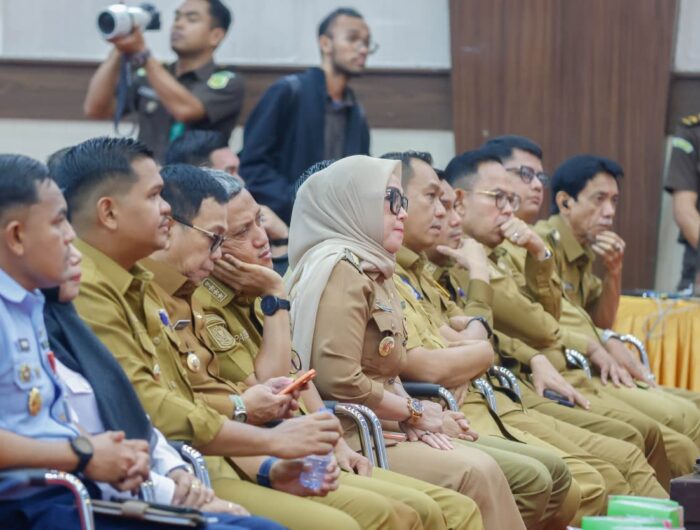 Bupati Barru Andi Ina Kartika Sari menghadiri Rakorda tindak lanjut arahan Presiden RI di Kantor Gubernur Sulawesi Selatan, Makassar.