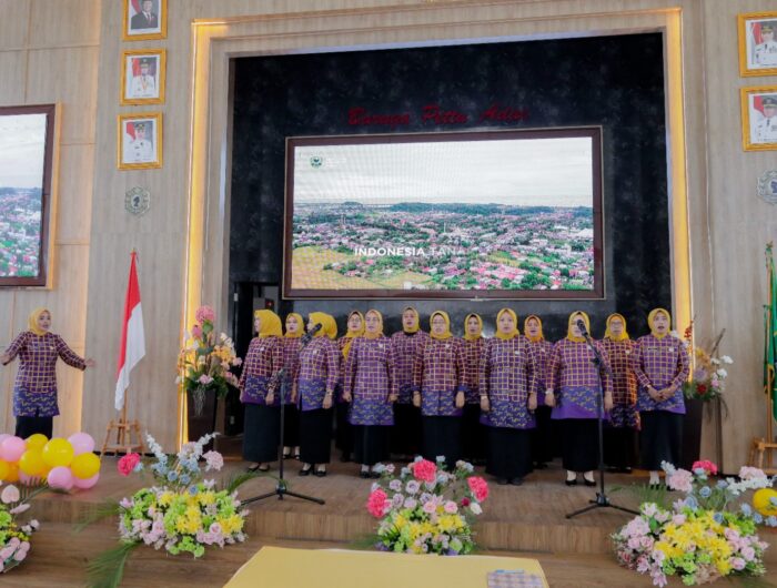 Tim Vocal Grup Bunda PAUD Kabupaten Barru tampil menghibur peserta Raker di Aula MPP Barru.