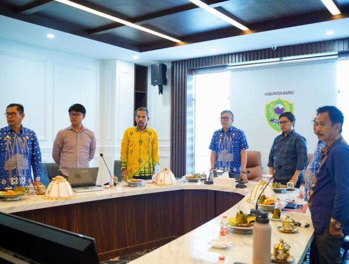 Wakil Bupati Barru mengikuti Entry Meeting Pemeriksaan LKPD 2025 secara daring bersama jajaran Pemkab Barru di Ruang Rapat MPP Kantor Bupati Barru.
