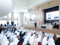 Bupati Barru Andi Ina Kartika Sari membuka Try Out Akbar Gerakan Barru Cerdas di Aula MPP Barru bersama pelajar SMA SMK MA se-Kabupaten Barru.
