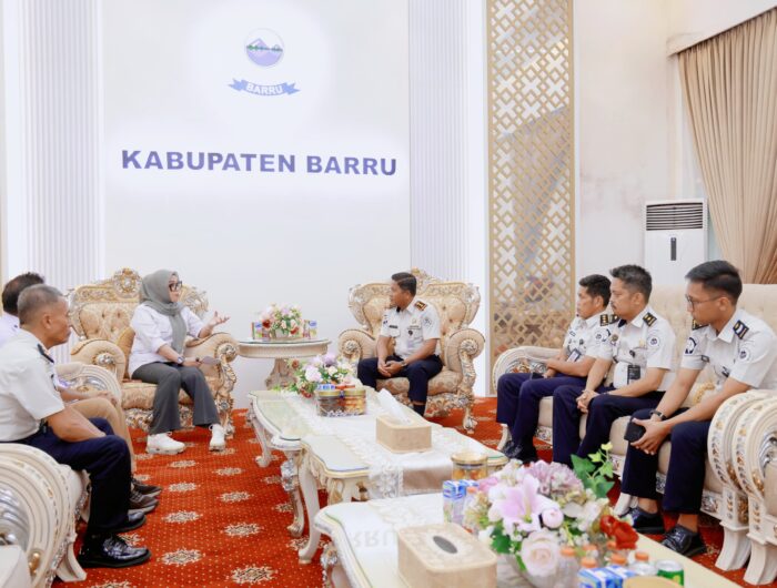 Bupati Barru Andi Ina Kartika Sari menerima kunjungan Kepala Rutan Kelas IIB Barru membahas kolaborasi ketahanan pangan dan program kemandirian warga binaan.