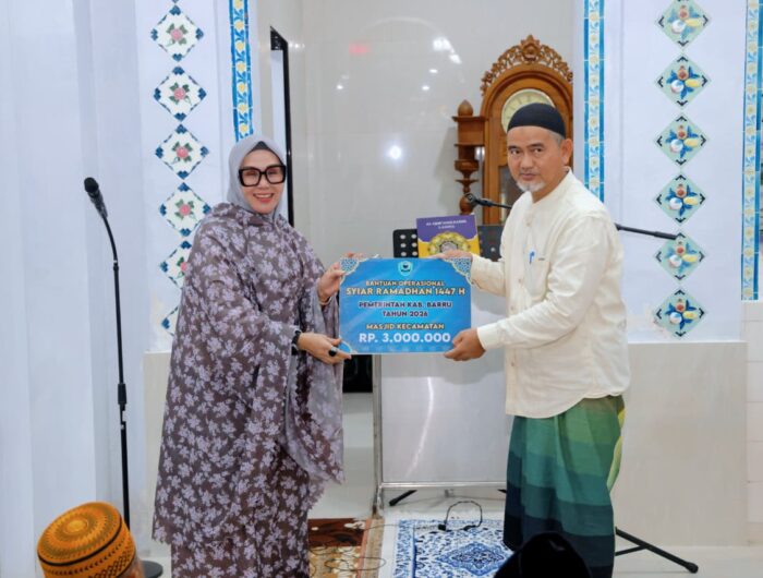 Bupati Barru Andi Ina Kartikasari membuka Safari Ramadan di Masjid Masdarul Birri Sumpang Binangae
