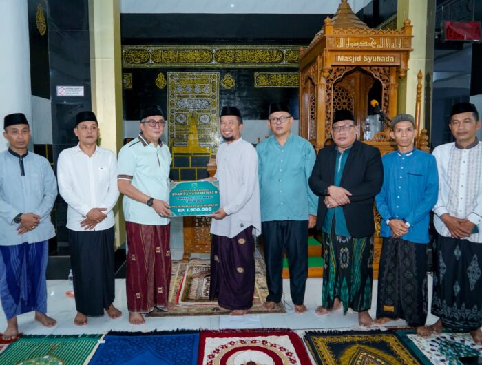 BARRU, LENSAMERDEKA.COM – Hari kedua Safari Ramadan Barru, Wakil Bupati Barru Abustan A. Bintang menyambangi Masjid Syuhada, Bungi, Desa Lalabata, Kecamatan Tanete Rilau,