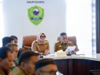 Bupati Barru Andi Ina Kartika Sari mengikuti rakor pengendalian inflasi dan evaluasi Program 3 Juta Rumah secara virtual di Ruang Rapat Bupati Barru
