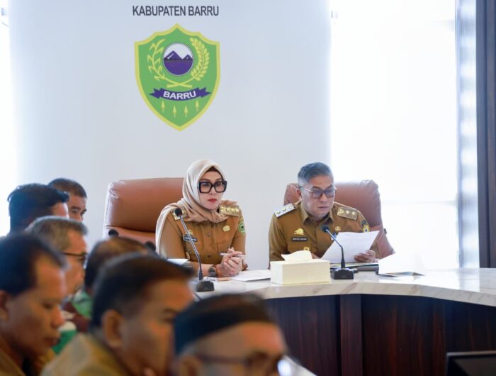 Bupati Barru Andi Ina Kartika Sari mengikuti rakor pengendalian inflasi dan evaluasi Program 3 Juta Rumah secara virtual di Ruang Rapat Bupati Barru