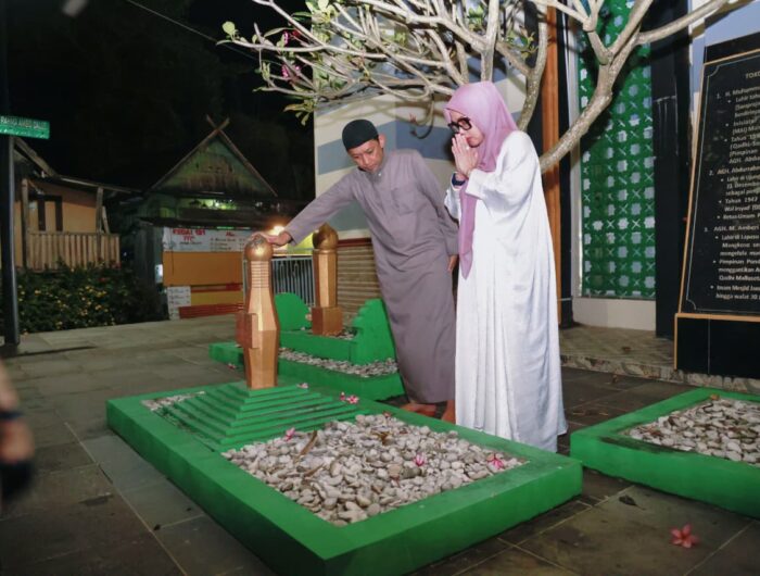 Bupati Barru Andi Ina Kartika Sari saat Safari Ramadan di Masjid Besar Ad Da’wah Kiru-Kiru Kecamatan Soppeng Riaja