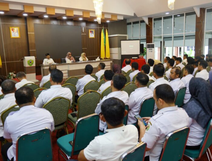 Bupati Barru Andi Ina Kartika Sari memimpin rapat koordinasi pembentukan Satgas Percepatan Koperasi Desa Merah Putih di Baruga Singkerru Ada’e