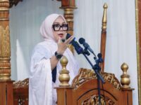 Bupati Barru Andi Ina Kartika Sari memberikan sambutan saat Safari Ramadan di Masjid Nurul Anfaq Kecamatan Pujananting