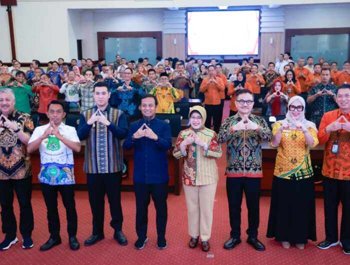 Bupati Barru Andi Ina Kartika Sari menghadiri penandatanganan MoU antara Pemprov Sulsel dan BPS RI di Kantor Gubernur Sulawesi Selatan, Makassar.