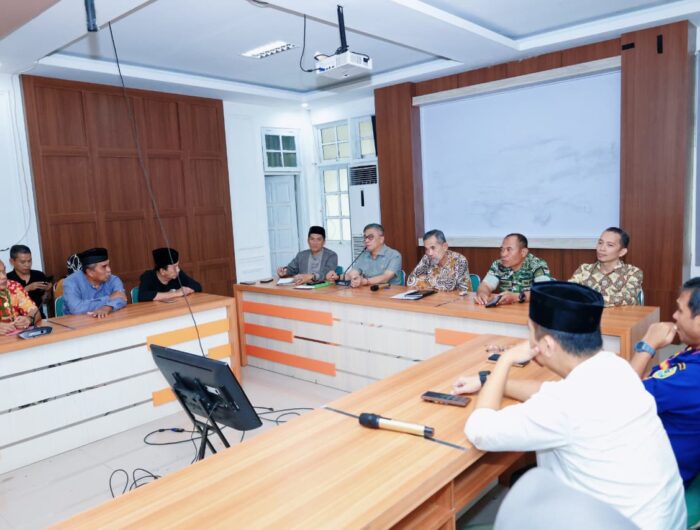 Wakil Bupati Barru Abustan A. Bintang memimpin rapat pemantapan pelaksanaan Shalat Idul Fitri 1447 H di Kantor Bupati Barru.